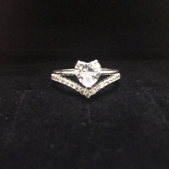 ❌SOLD❌Heart shape Ring - Picture 2 of 3